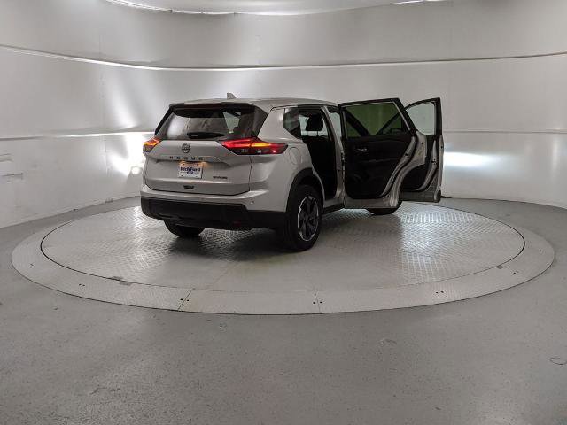 Used 2024 Nissan Rogue SV image 9