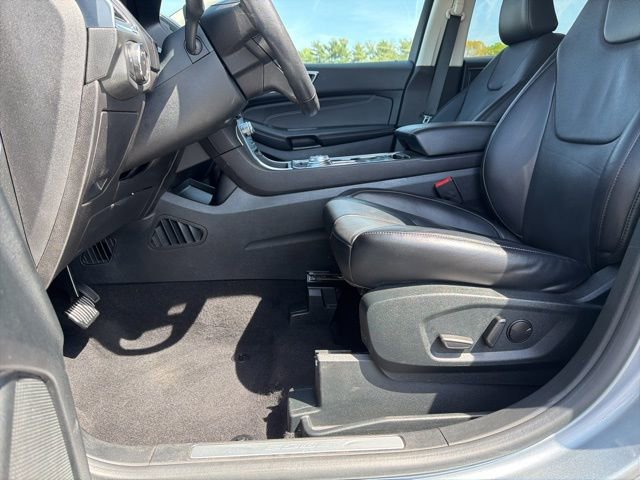 Certified 2022 Ford Edge Titanium AWD/4WD image 16