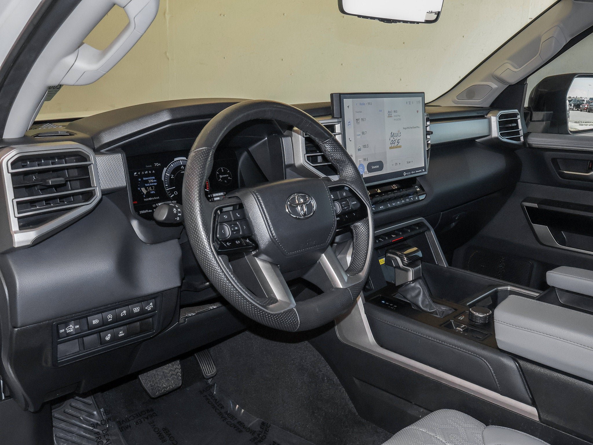 Used 2024 Toyota Tundra Limited AWD/4WD image 23