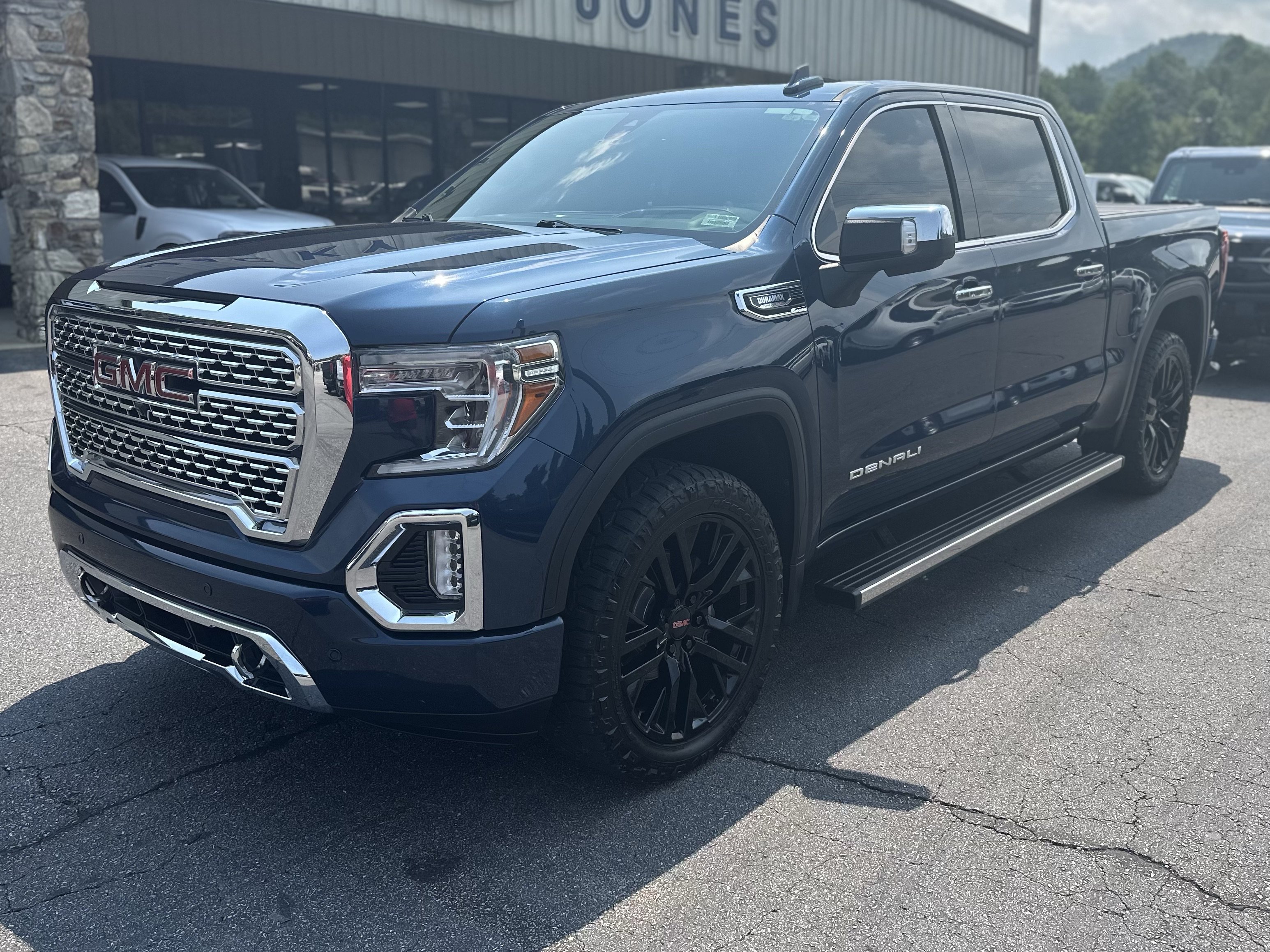 Used 2020 GMC Sierra 1500 Denali w/ Denali Ultimate Package AWD/4WD image 2
