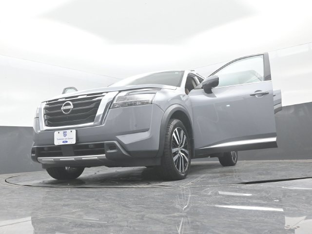 Used 2024 Nissan Pathfinder Platinum AWD/4WD image 35