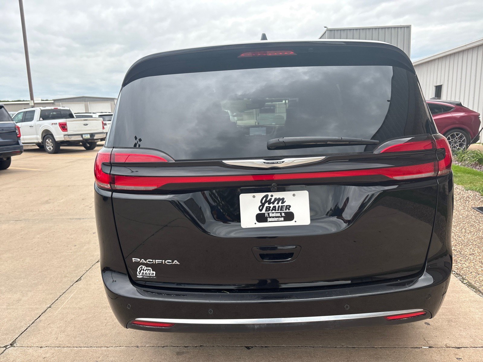 Used 2026 Chrysler Pacifica Pinnacle FWD image 12