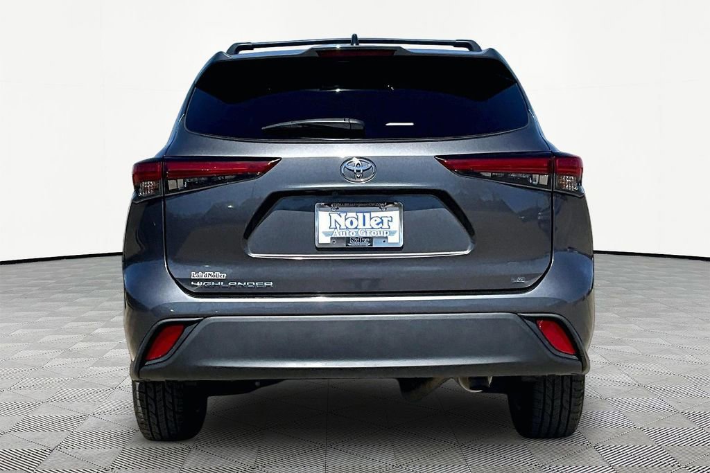 Used 2023 Toyota Highlander LE image 3