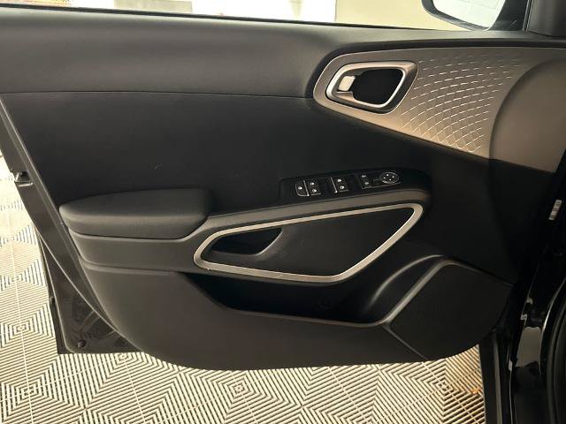 Used 2024 Kia Soul S FWD image 15