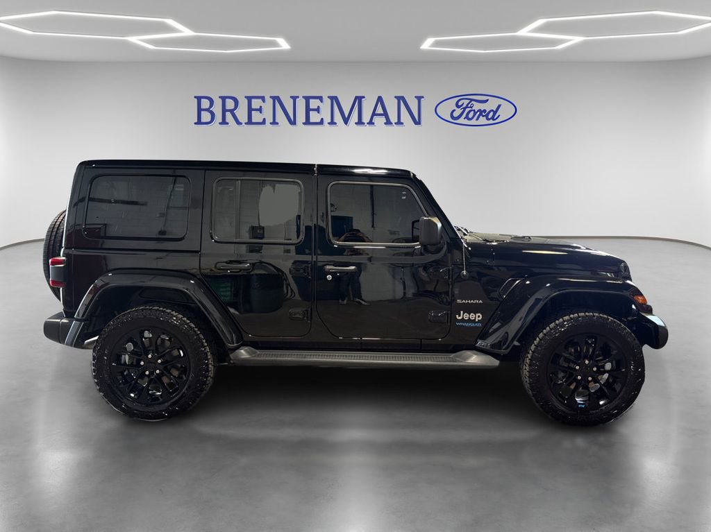 Used 2022 Jeep Wrangler Unlimited Sahara w/ Cold Weather Group image 4
