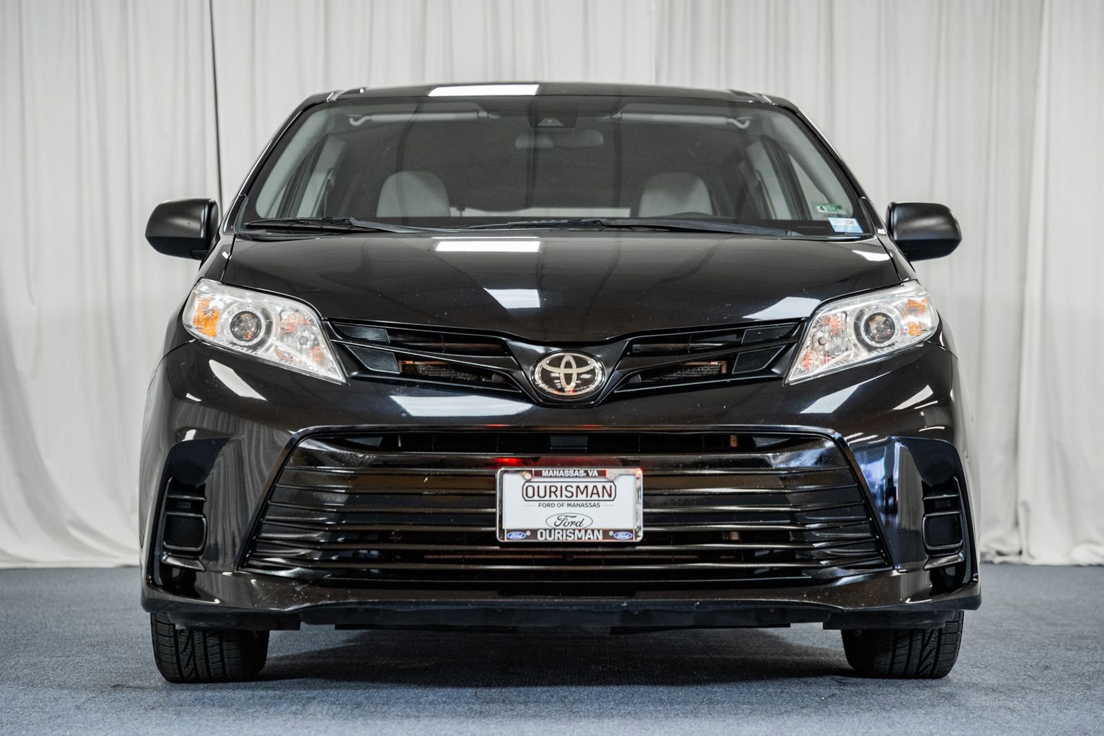 Used 2020 Toyota Sienna L image 2