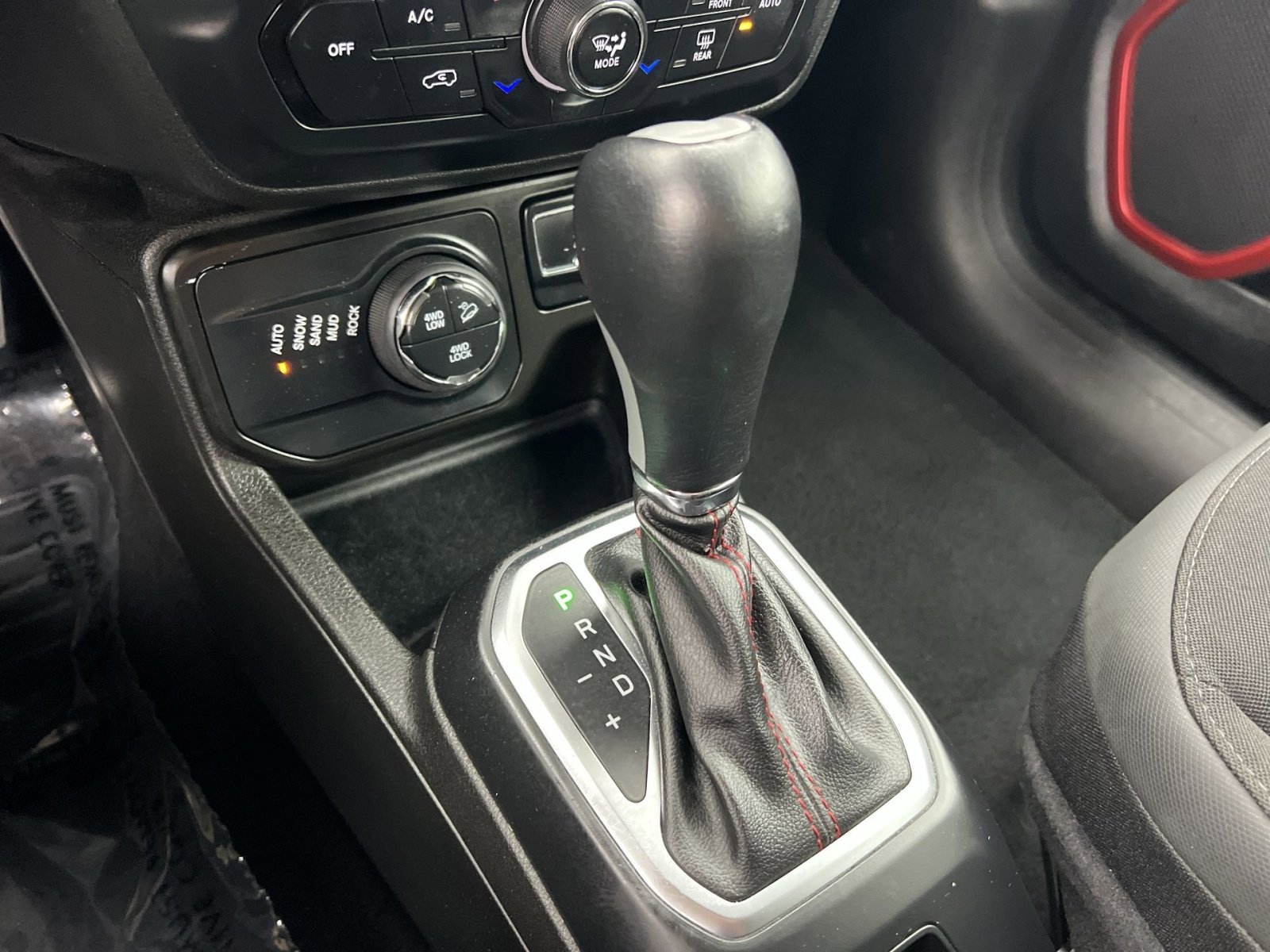 Used 2023 Jeep Renegade Trailhawk AWD/4WD image 30
