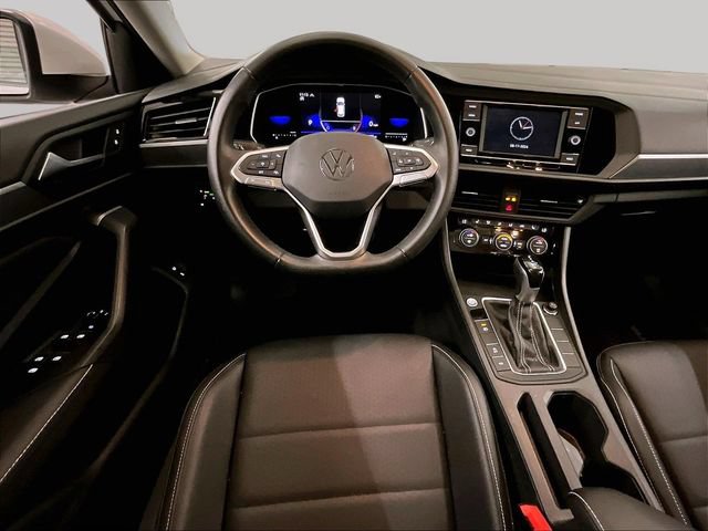 Used 2023 Volkswagen Jetta SE w/ Panoramic Sunroof Package FWD image 5