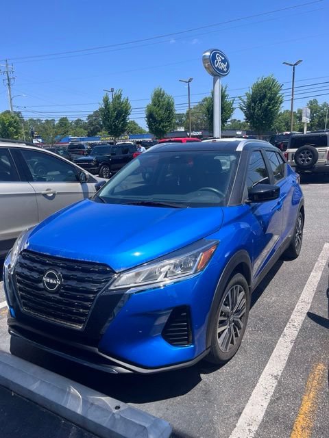 Used 2023 Nissan Kicks SV FWD image 1