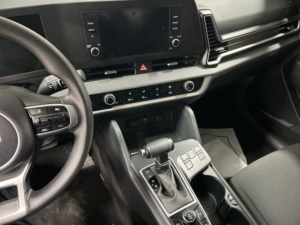 Used 2025 Kia Sportage LX AWD/4WD image 7