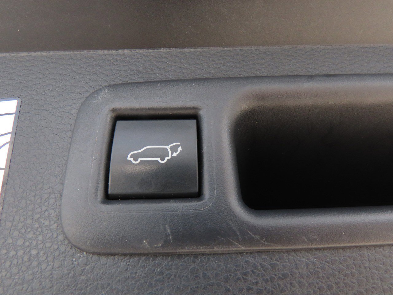 Used 2024 Toyota Highlander XLE FWD image 14