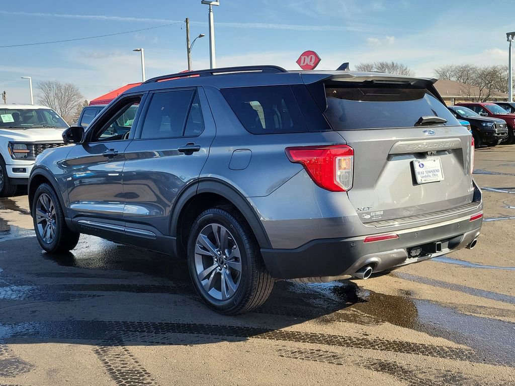 Certified 2022 Ford Explorer XLT w/ Equipment Group 202A image 3