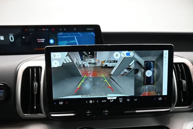 Certified 2025 Ford Expedition Active AWD/4WD image 17