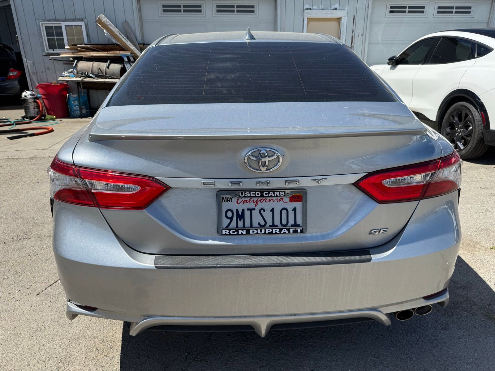 Used 2019 Toyota Camry SE w/ Convenience Package FWD image 4