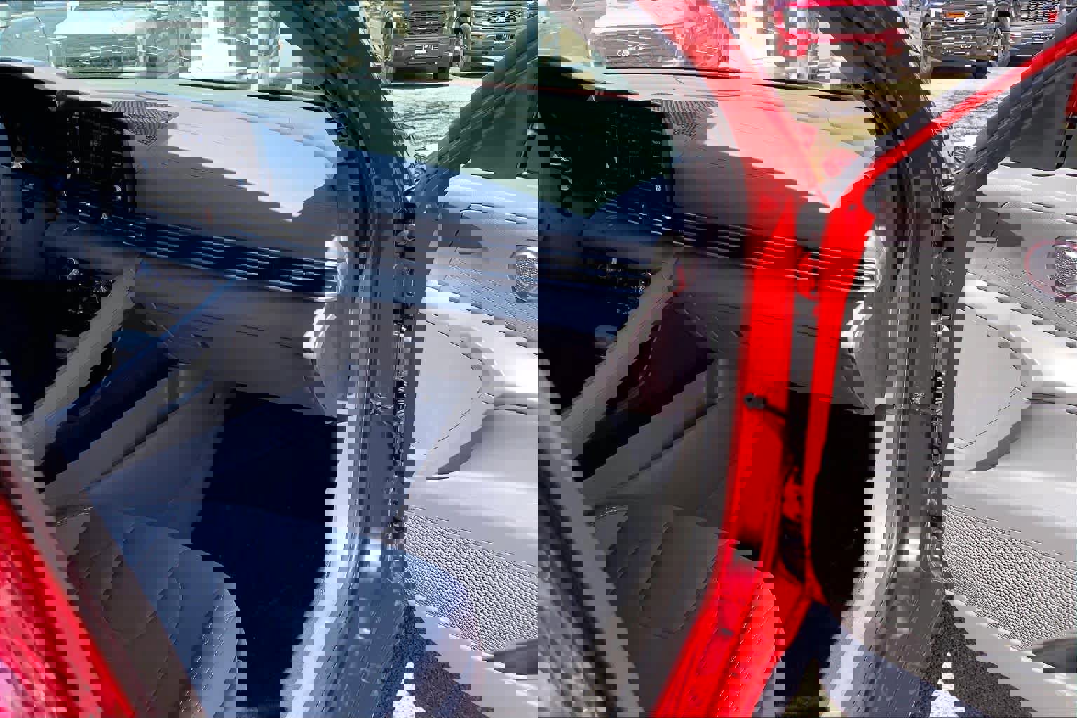 Used 2023 Hyundai Elantra SEL w/ Preferred Accessory Package image 19