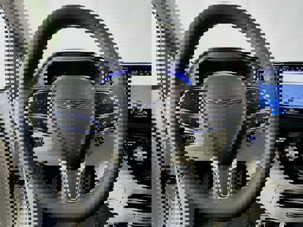 Used 2024 Chrysler Pacifica Touring-L image 19