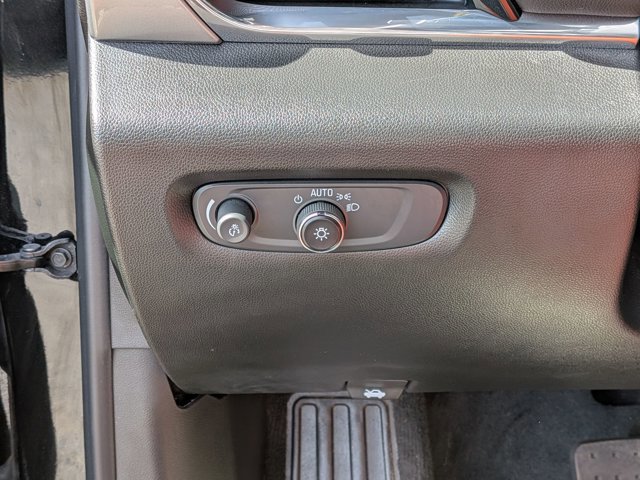 Used 2022 Chevrolet Traverse LT image 17