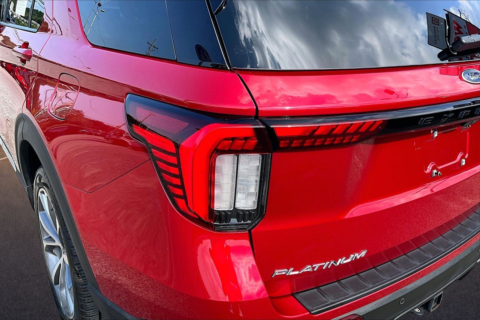 Certified 2025 Ford Explorer Platinum w/ Ultimate Package AWD/4WD image 31