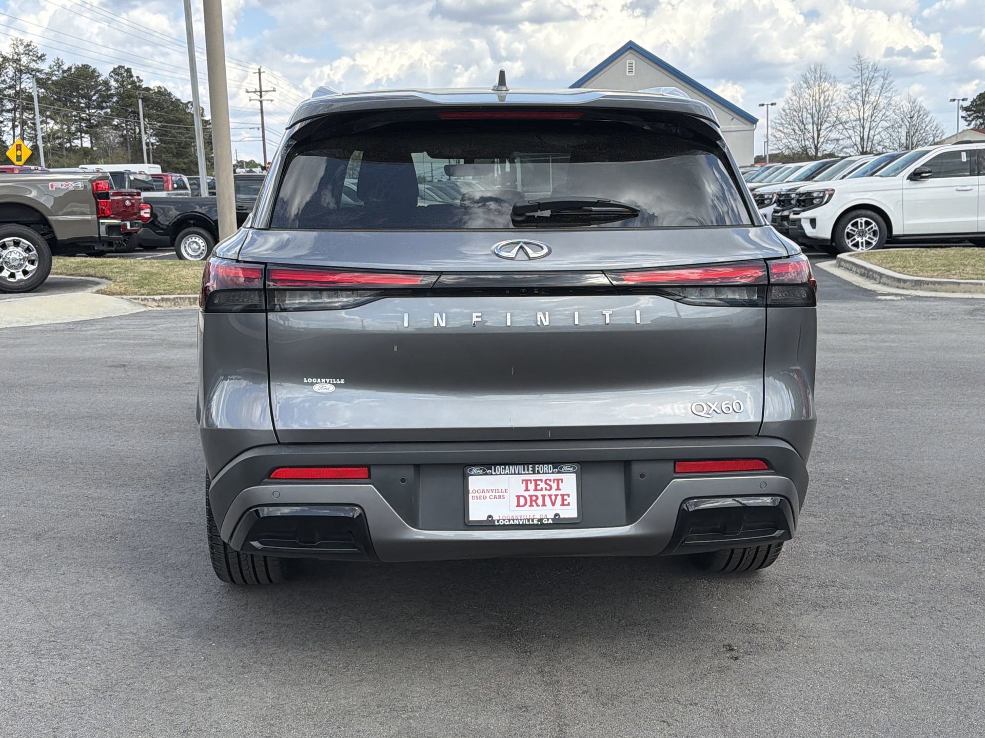 Used 2023 INFINITI QX60 Luxe w/ Performance Audio Package image 3