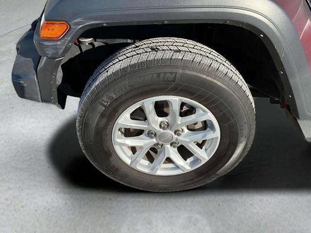 Used 2023 Jeep Wrangler Sport w/ Sun And Sound Package image 31