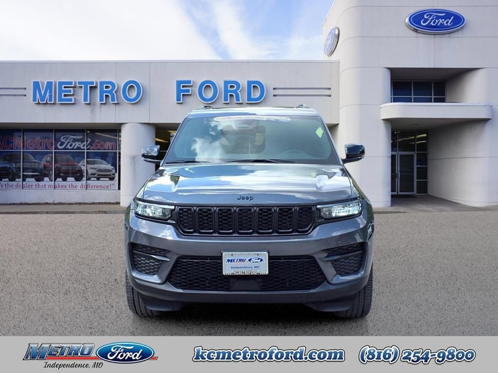 Used 2023 Jeep Grand Cherokee Altitude AWD/4WD image 8
