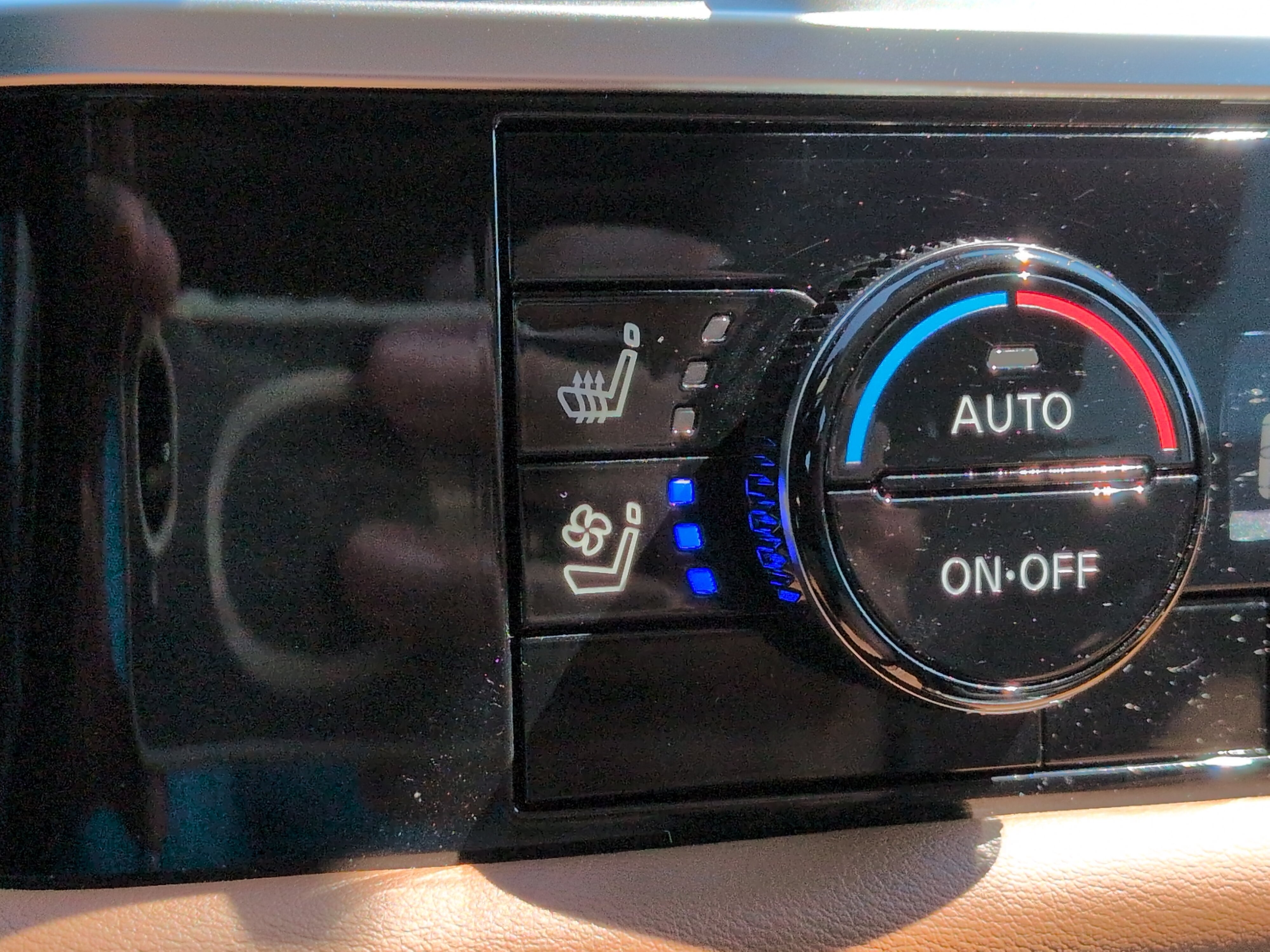 Used 2025 Nissan Pathfinder Platinum FWD image 21