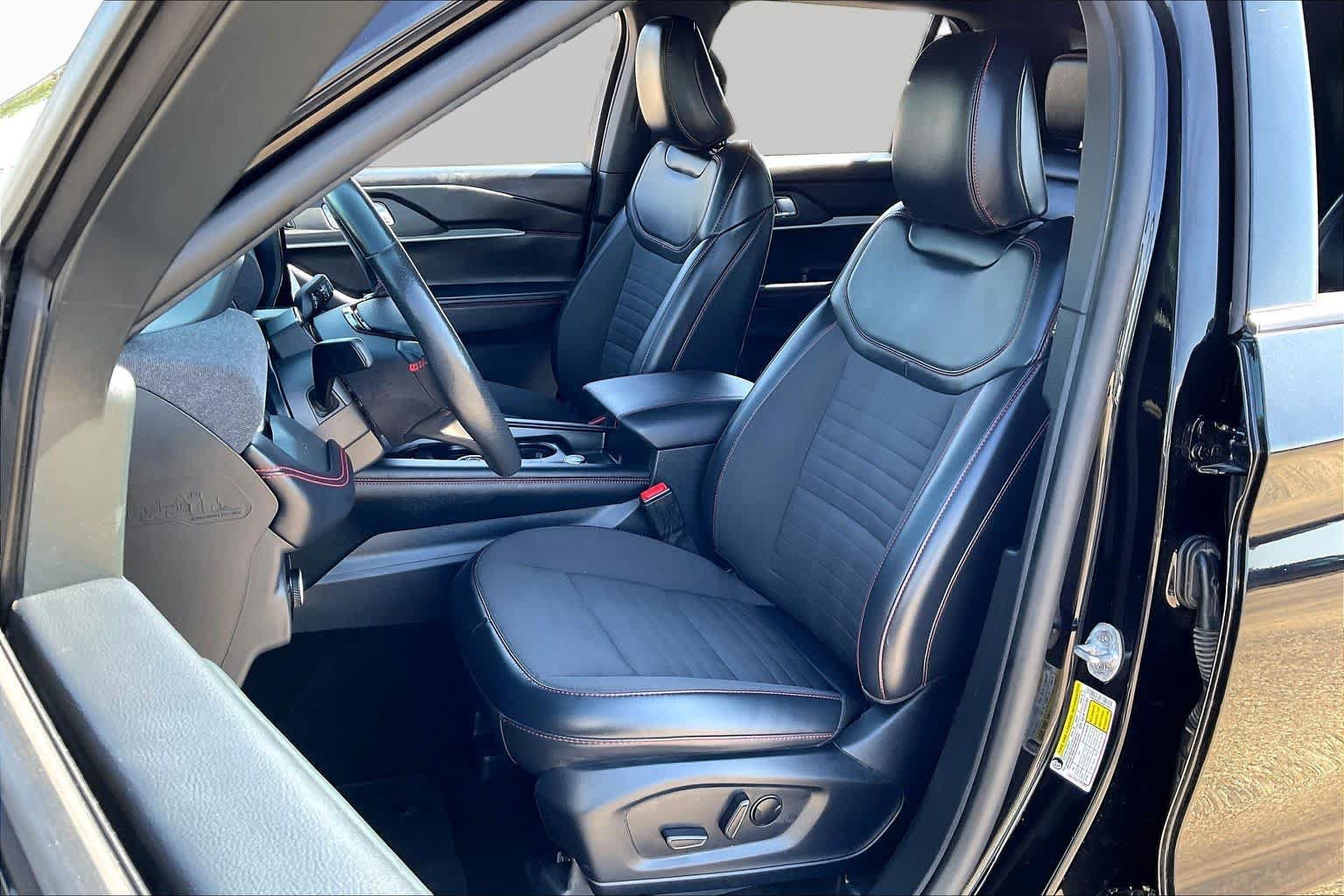 Certified 2025 Ford Explorer ST-Line AWD/4WD image 8