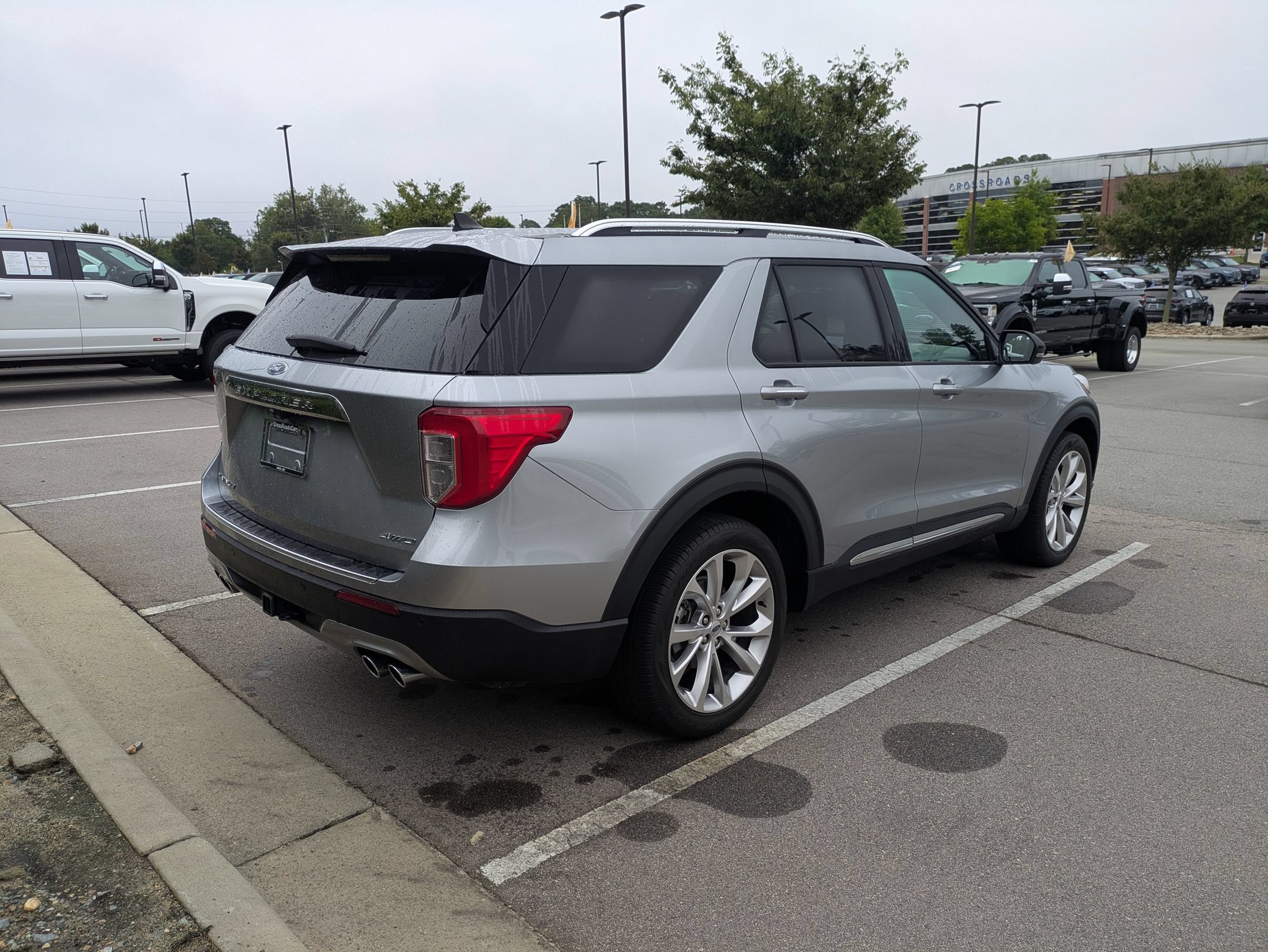 Certified 2023 Ford Explorer Platinum w/ Technology Package AWD/4WD image 4