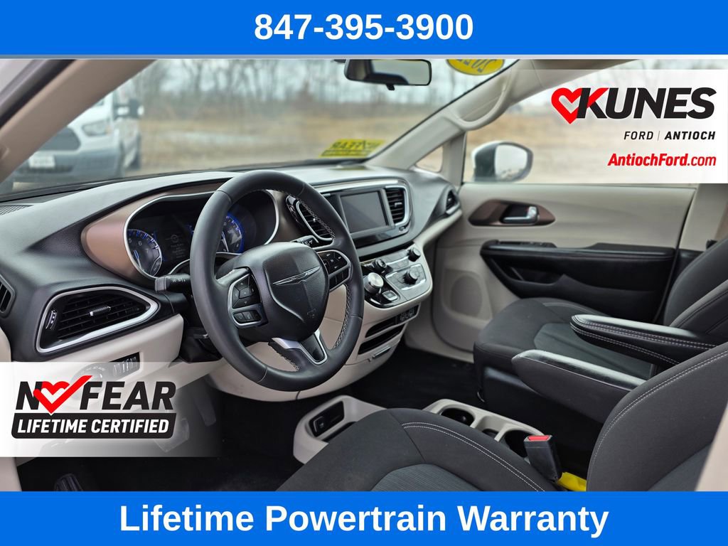 Used 2022 Chrysler Voyager LX FWD image 16