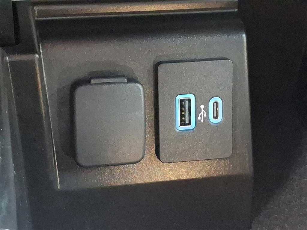 Certified 2022 Ford Explorer XLT w/ Class IV Trailer Tow Package image 26