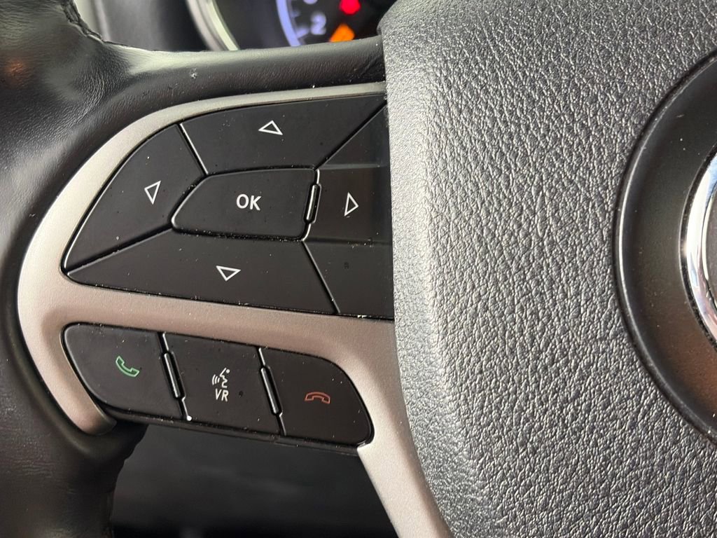Used 2018 Jeep Grand Cherokee Laredo AWD/4WD image 17