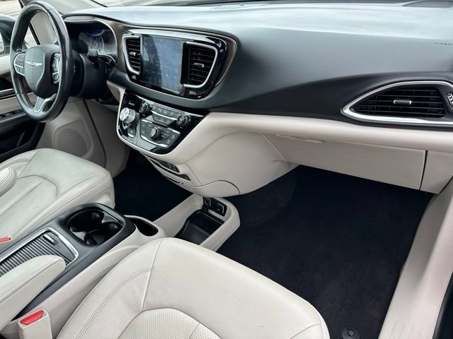 Used 2019 Chrysler Pacifica Touring-L Plus w/ Advanced Safetytec Group FWD image 8