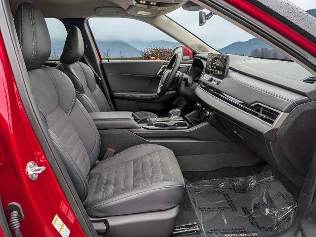 Used 2025 Mitsubishi Outlander SE AWD/4WD image 22