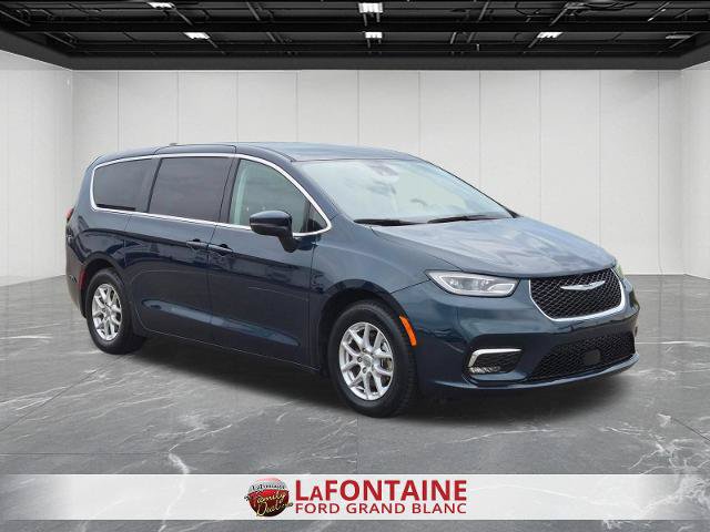 Used 2023 Chrysler Pacifica Touring-L FWD image 7