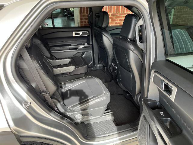 Certified 2020 Ford Explorer XLT w/ Equipment Group 202A image 31