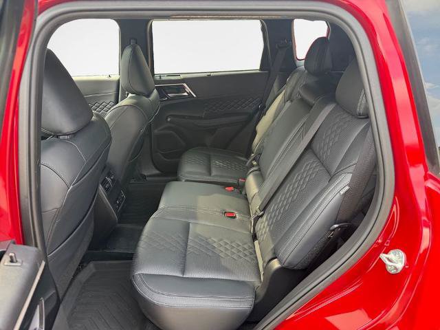 Used 2025 Mitsubishi Outlander 4WD Plug-In Hybrid image 24
