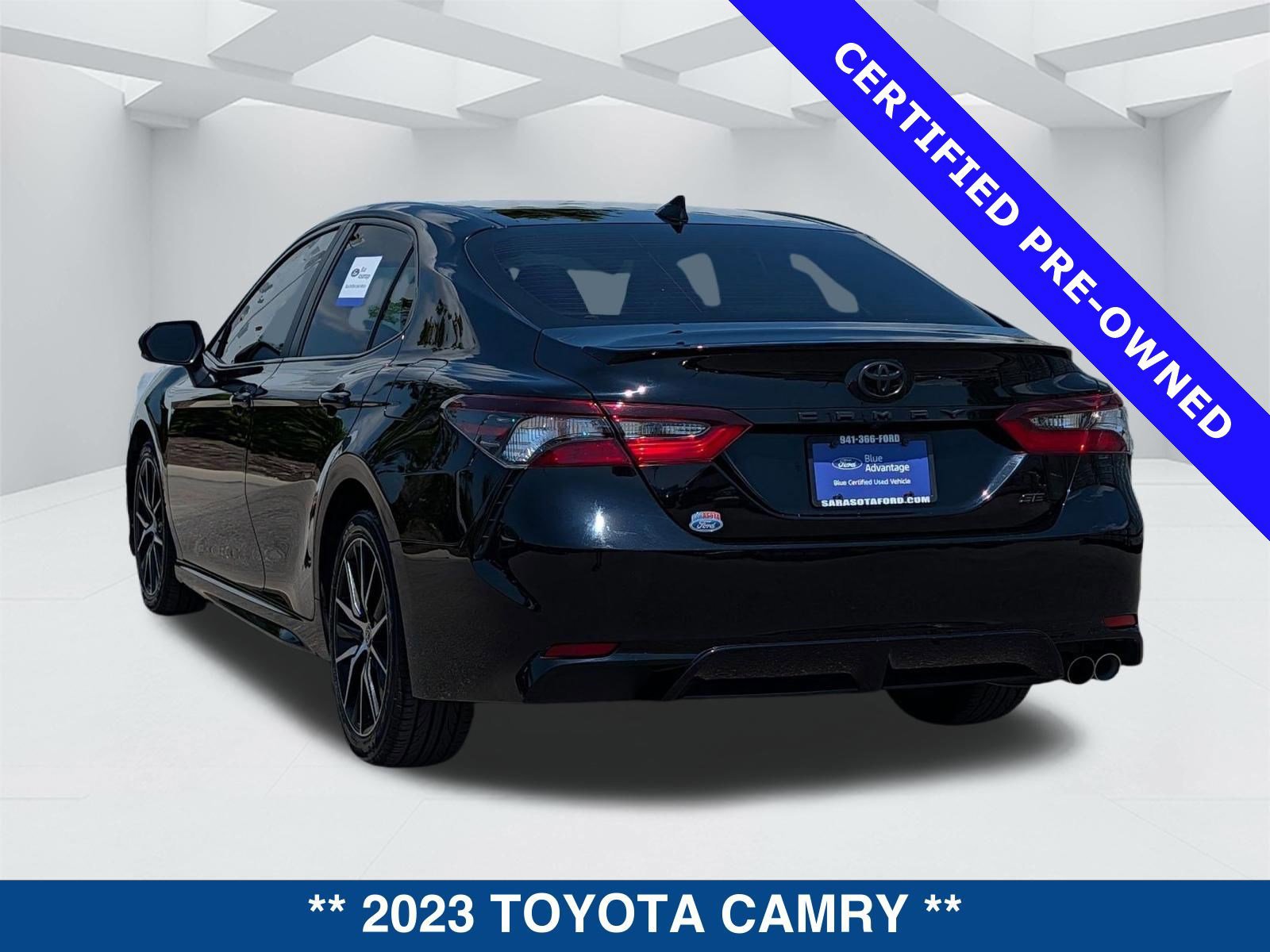 Used 2023 Toyota Camry SE image 2