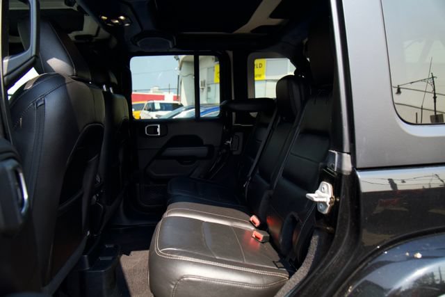 Used 2019 Jeep Wrangler Unlimited Sahara w/ Dual Top Group AWD/4WD image 25
