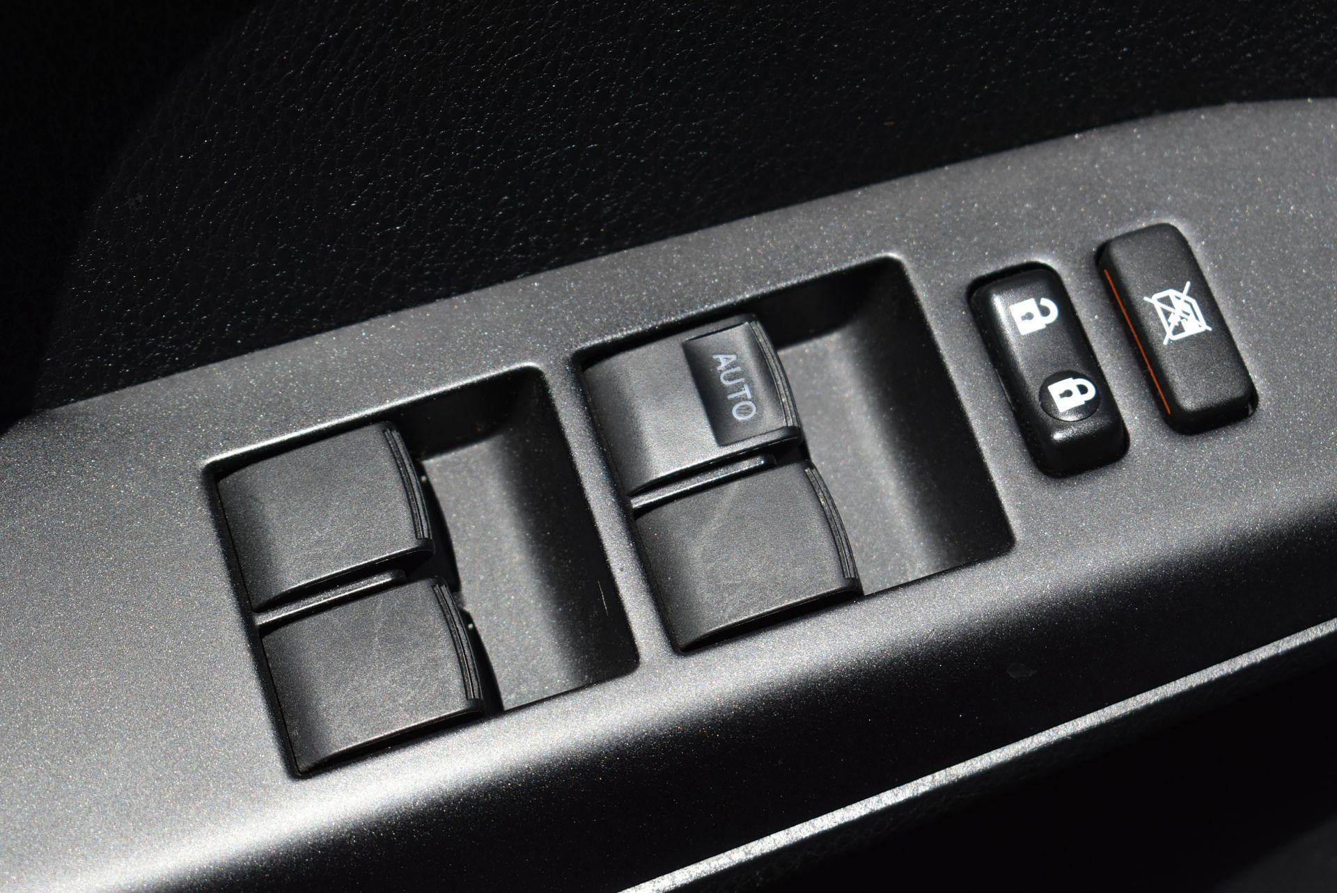 Used 2018 Toyota RAV4 XLE w/ Plus Extra Value Package AWD/4WD image 13