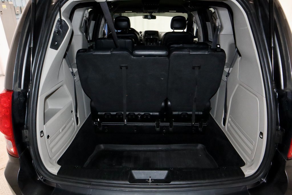Used 2017 Dodge Grand Caravan SXT image 14
