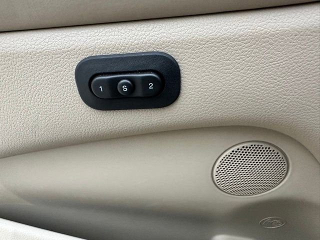 Used 2017 Jeep Grand Cherokee Overland w/ Jeep Active Safety Group image 37