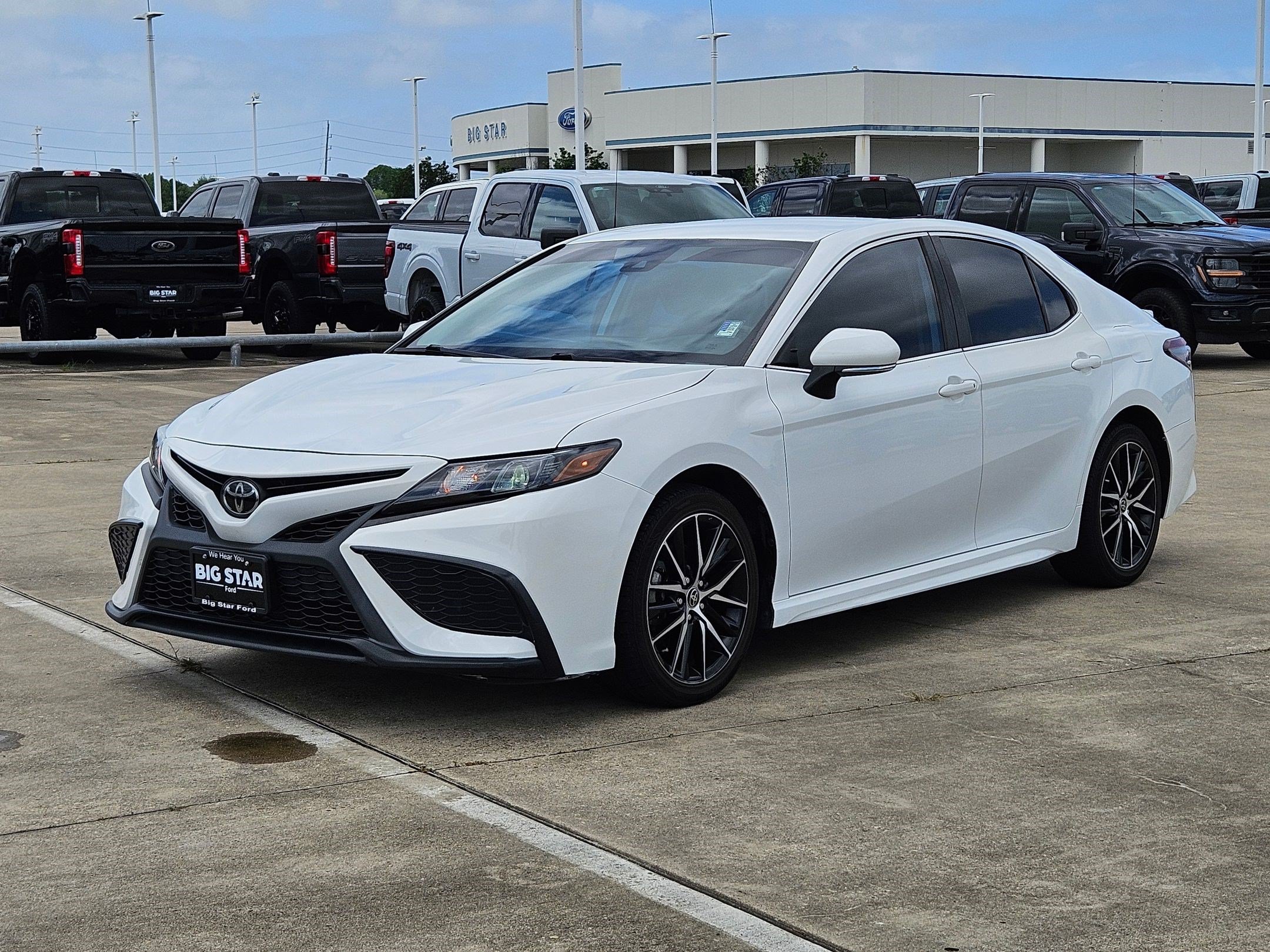 Used 2022 Toyota Camry SE FWD image 10