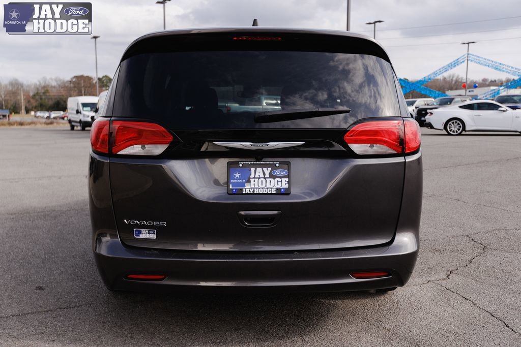 Used 2023 Chrysler Voyager LX image 47