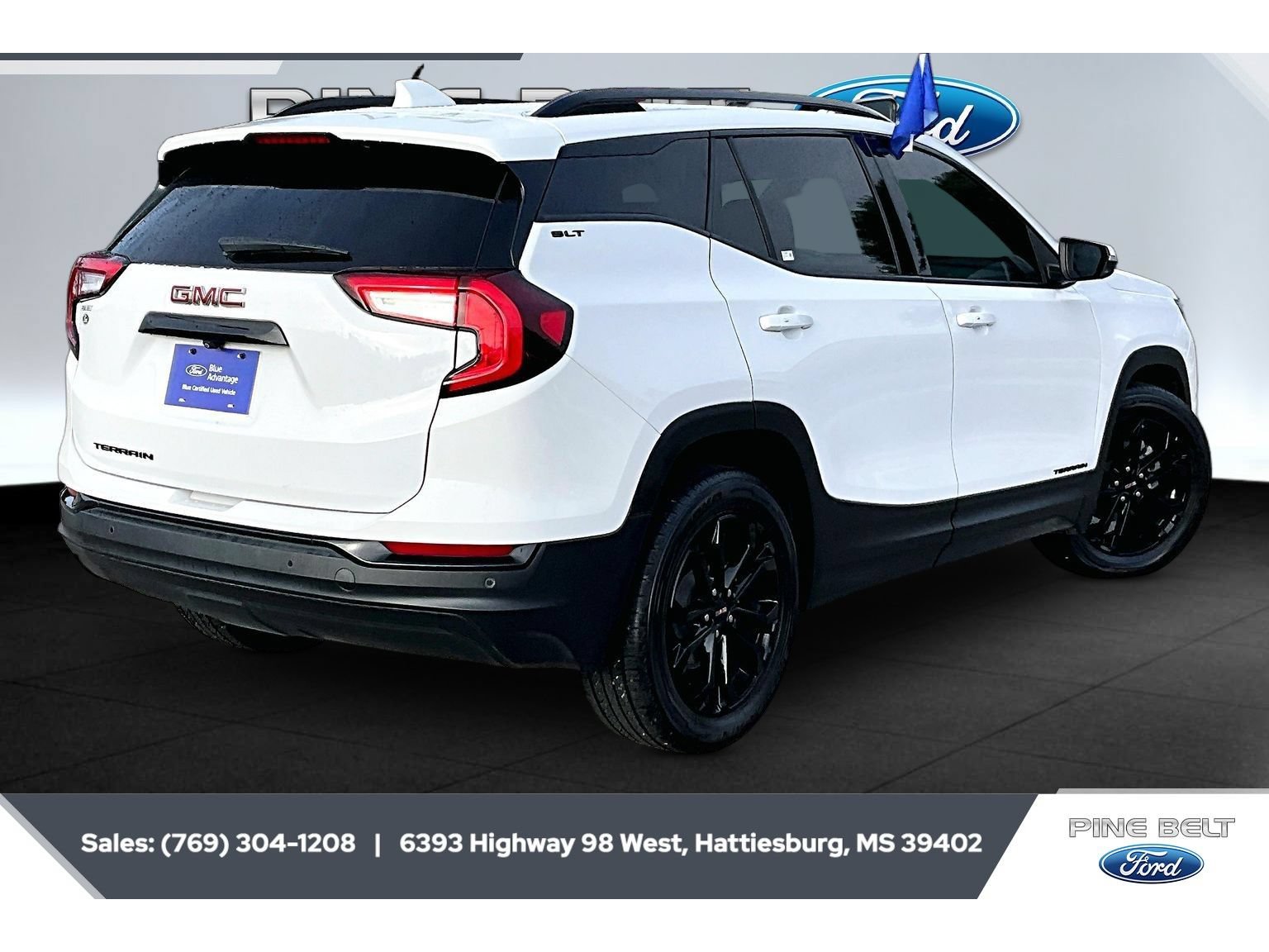 Used 2022 GMC Terrain SLT w/ Tech Package FWD image 11