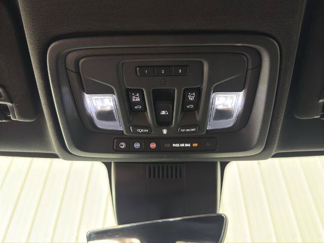Used 2022 Chevrolet Silverado 1500 High Country w/ Technology Package AWD/4WD image 24