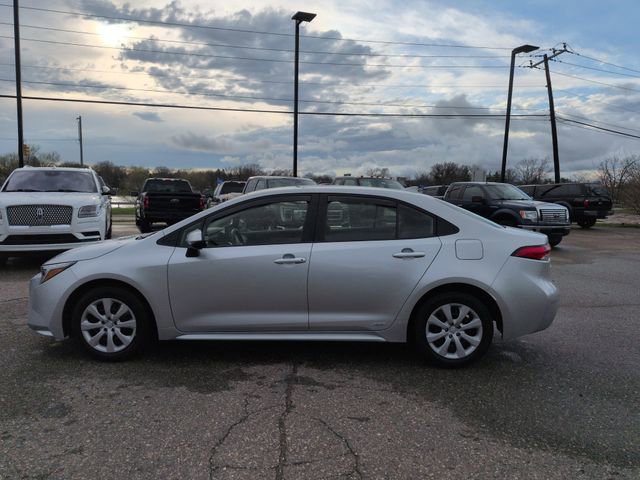 Used 2024 Toyota Corolla LE AWD/4WD image 6