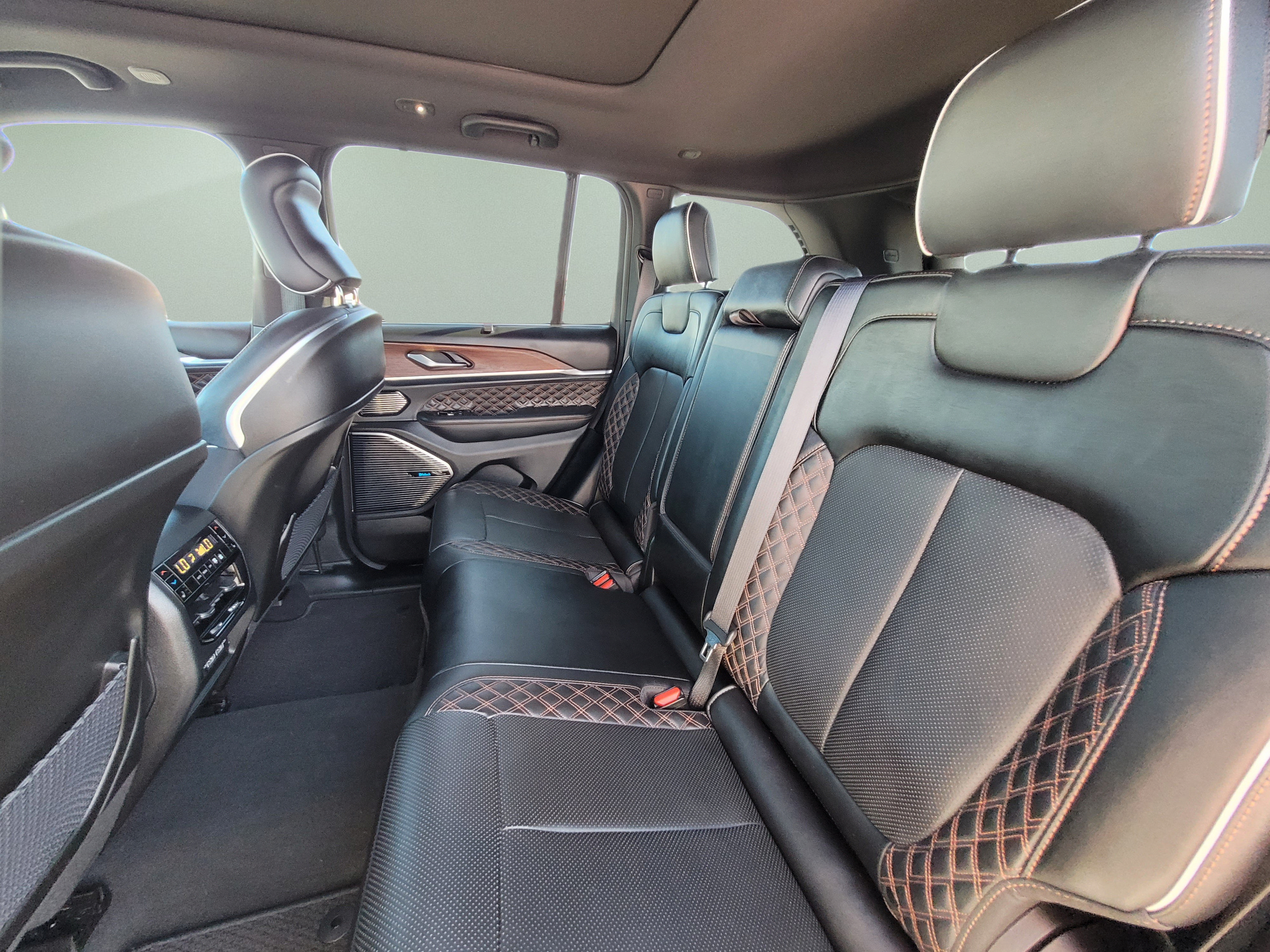 Used 2023 Jeep Grand Cherokee Summit w/ Adv Protech Group IV AWD/4WD image 17