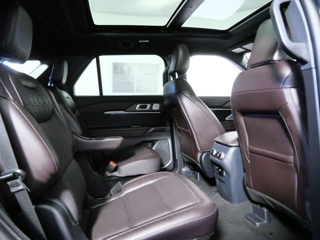Certified 2025 Ford Explorer Platinum w/ LUX Leather Package image 13