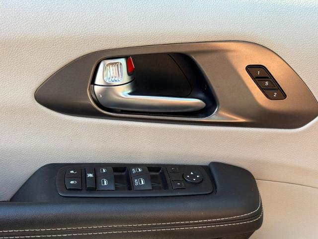 Used 2024 Chrysler Pacifica Touring-L image 24