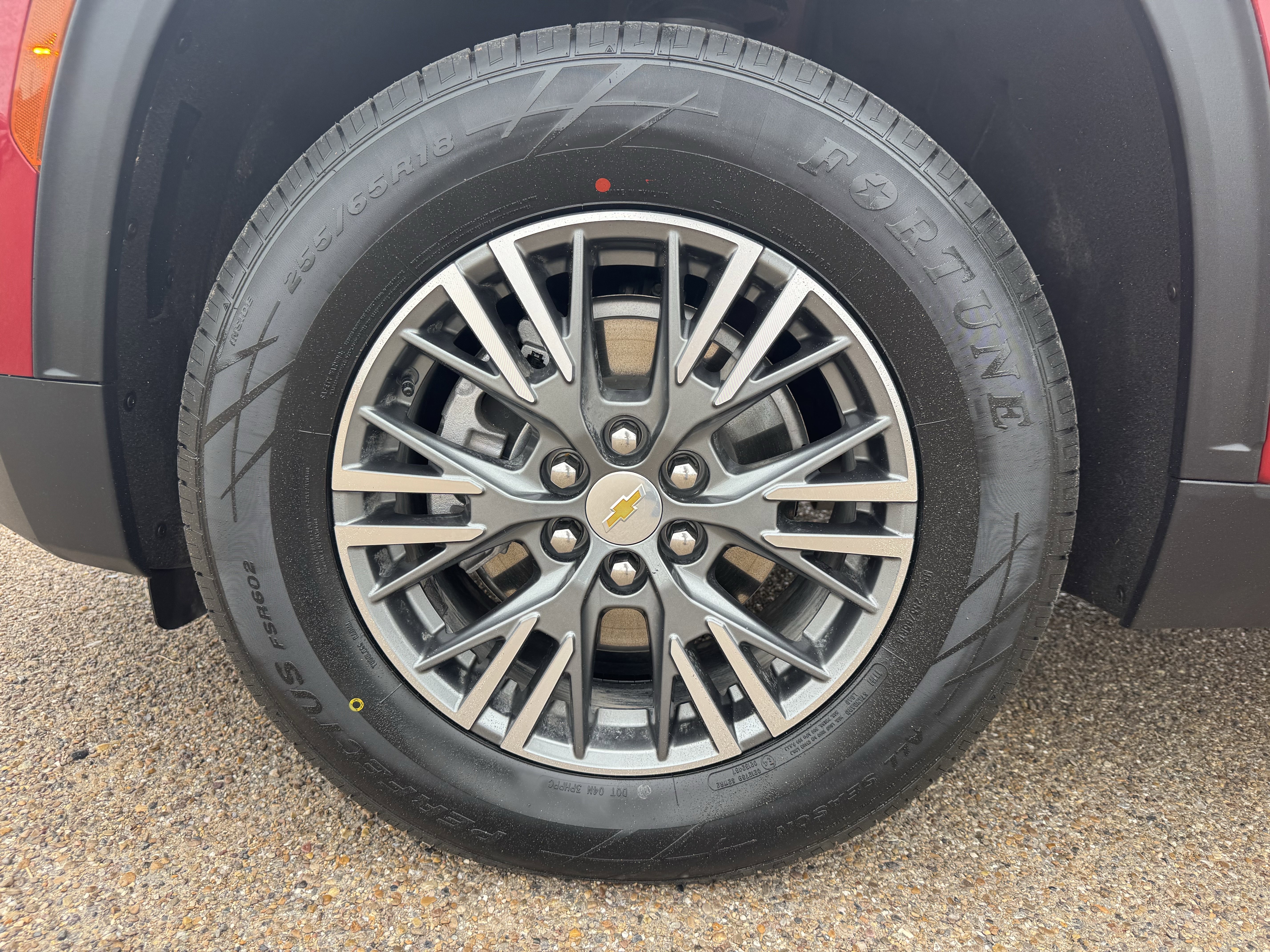Used 2025 Chevrolet Traverse LT w/ LPO, Floor Liner Package FWD image 7